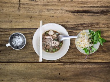 Tayland pirinç şehriye çorbası kümesi kalınlaştırmak.