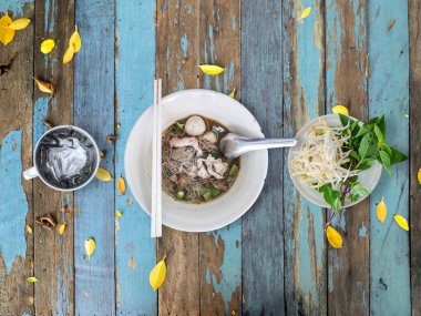 Tayland pirinç şehriye çorbası kümesi kalınlaştırmak.