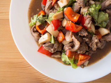 İstiridye soslu kızarmış biftek.