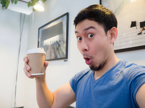 Happy man drinking hot coffee in the cafe. — Stock Photo, Image