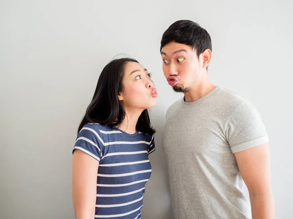 Funny lovely couple trying to kiss each other. Concept of comedy — Stock Photo, Image