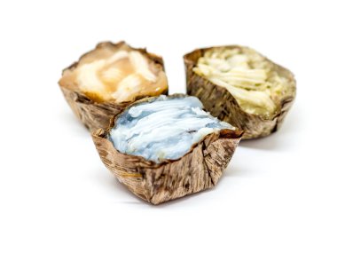 Tay Nian Gao veya muz yaprak Hindistan cevizi ile Kahnom Kheng.