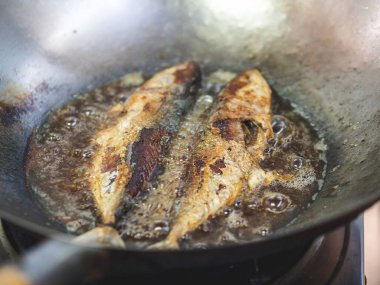 Tay geleneksel yiyecek baharatlı Mackerels kızarmış