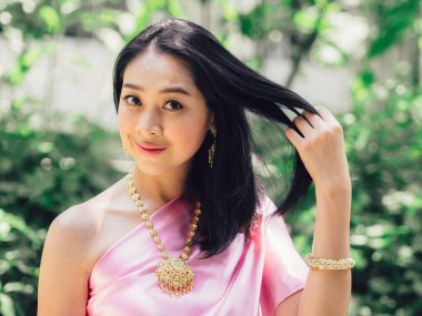 Tay Tay geleneksel custome kadında yarım vücut portresi.