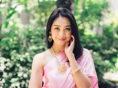 Tay Tay geleneksel custome kadında yarım vücut portresi.