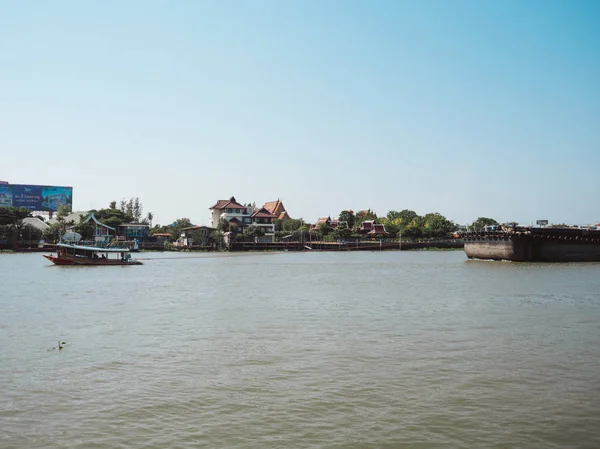 Pakkred Nonthaburi Thailand April 2018 Tom Pråm Bogseras Bogserbåt Floden — Stockfoto