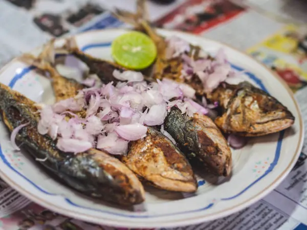 Comida Tradicional Tailandesa Caballas Fritas Picantes —  Fotos de Stock