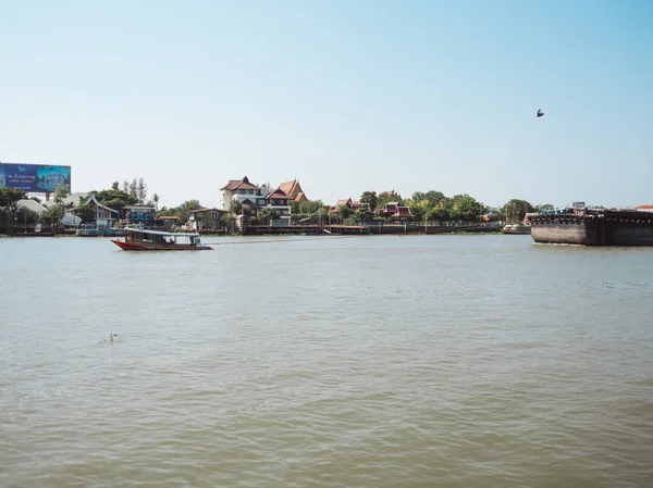Pakkred Nonthaburi Thailand April 2018 Tom Pråm Bogseras Bogserbåt Floden — Stockfoto