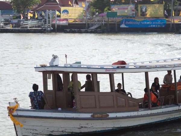 Pakkred, Nonthaburi, Thailand - 24 April 2018: Snabb båt för — Stockfoto
