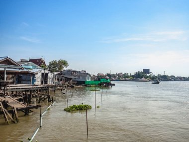 Pakkred, Nonthaburi, Tayland - 24 Nisan 2018: Tay nehir şehir 