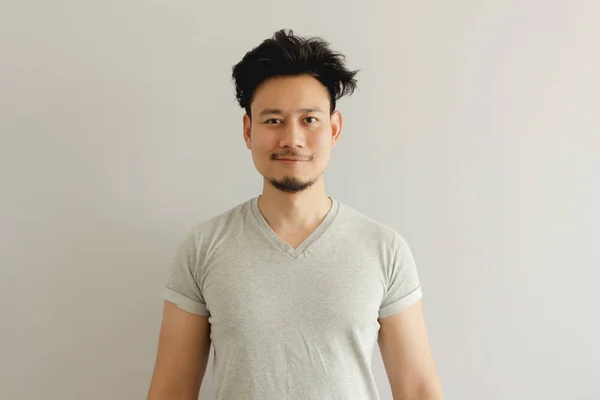 Retrato de hombre con estilo divertido despertar el pelo . — Foto de Stock