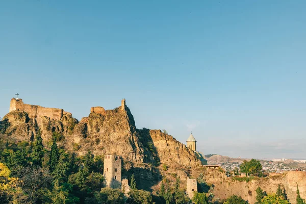 Widok na twierdzę Narikala w Tbilisi, Gruzja. — Zdjęcie stockowe