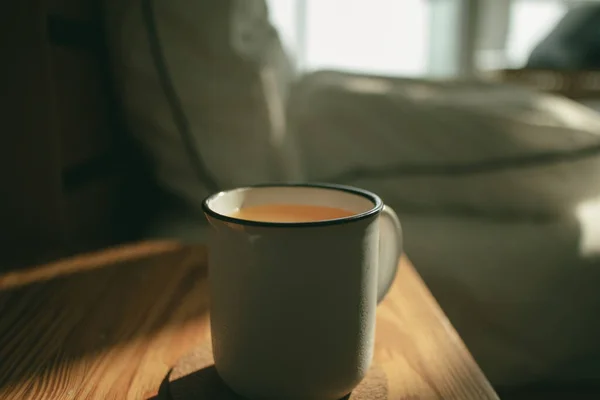 Minuman jeruk segar di meja teh kayu. . — Stok Foto