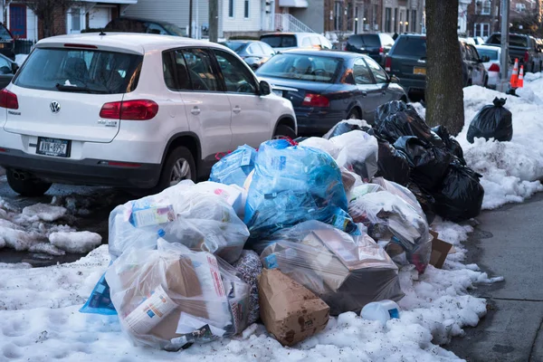 New York Usa März 2017 Müllsäcke Gestapelt Auf Einem Bürgersteig — Stockfoto