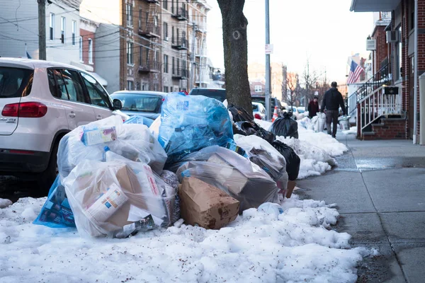 New York Usa März 2017 Müllsäcke Gestapelt Auf Einem Bürgersteig — Stockfoto