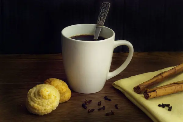 Cup coffee with cinnamon and cookies on wooden table, dark and moody style — Stock Photo, Image