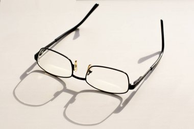 Gözlük Vizyon gölge beyaz bir zemin üzerine için