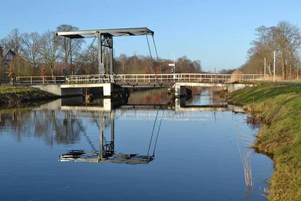 Ponte sobre Apeldoorns kanaal — Fotografia de Stock