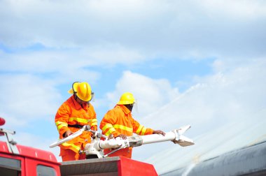 çoğu adam enjekte itfaiye grup acc yangın su sprey