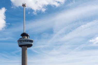 Rotterdam Euromast mavi gökyüzü