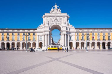 Lizbon - Portekiz - insanlar Commerce Square (Praça