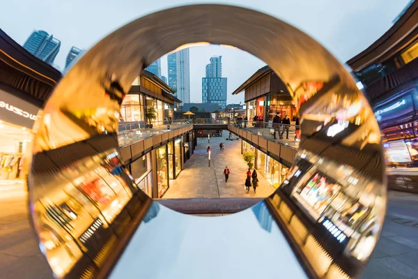 Taikooli kereskedelmi terület a kör alakú tükör tükröző üzletek — Stock Fotó