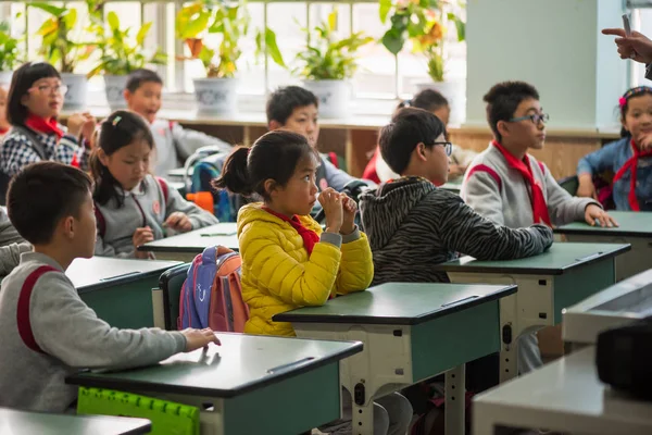 A gyermekek egy kínai iskola — Stock Fotó