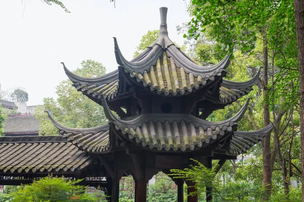 Chinesischer Pavillon in einem Park — Stockfoto