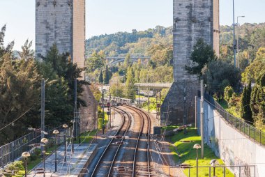 Demiryolları su kemeri Campolide adlı ücretsiz sular altında