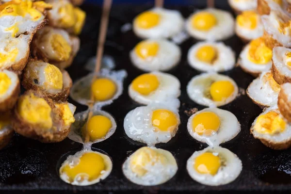 yumurta şişleri Çin sokak gıda pazarında