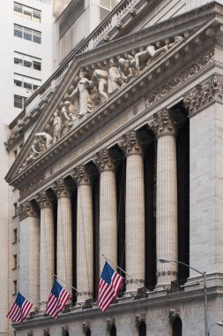 New York Menkul Kıymetler Borsası Cephesi Amerikan bayrakları ile