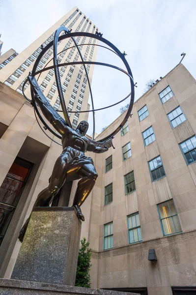 Rockefeller Merkezi'nde Atlas heykeli