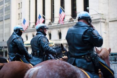 Ata New York Stock Exchang önünde polis üç