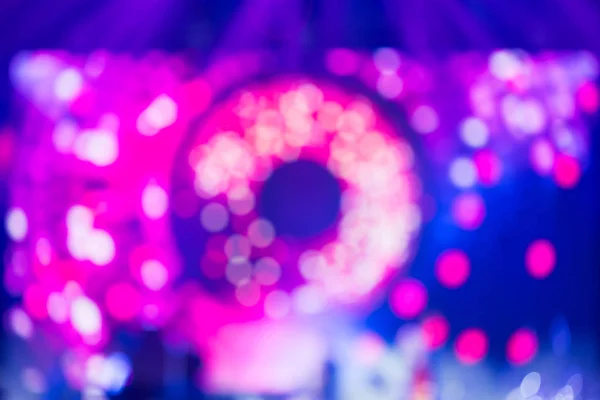 音楽ライブ番組がぼやけて青い紫色の背景 — ストック写真