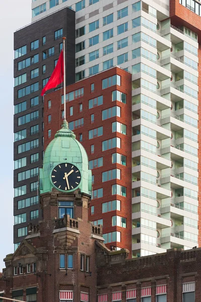 Tour de l'horloge sur le New York Hotel Rotterdam — Photo