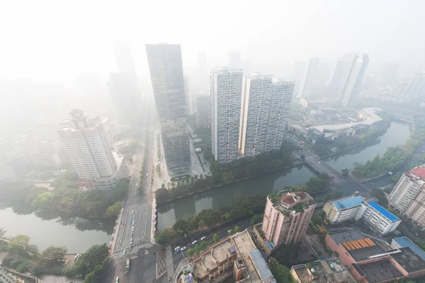 Chengdu skyline ptaka w mglisty dzień — Zdjęcie stockowe