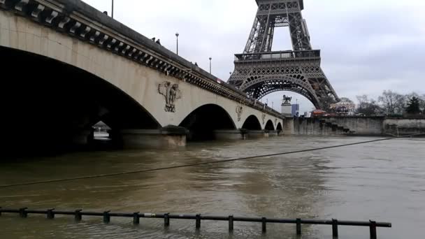Потоп реки Сены в Париже — стоковое видео