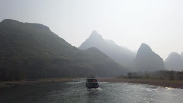 Круиз по реке Ли между Гуилинем и Яншо — стоковое видео