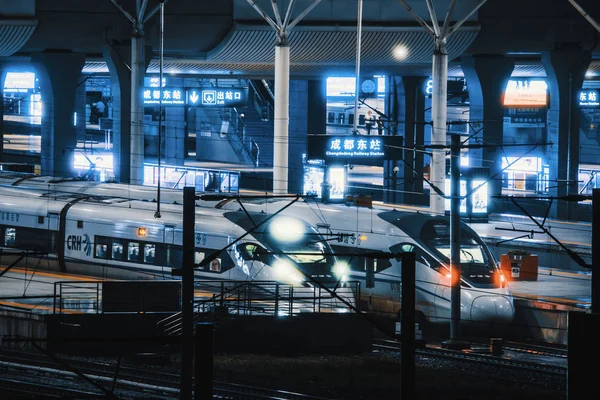High speed train at night at the Chengdu East railway station — Stock Photo, Image