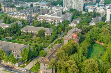 Chengdu 'daki Sichuan Üniversitesi Huaxi Kampüsü hava görüntüsü