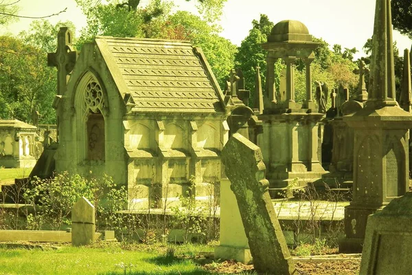 Begraafplaatsen en standbeelden — Stockfoto