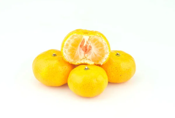 Frutos de laranja isolados sobre fundo branco — Fotografia de Stock