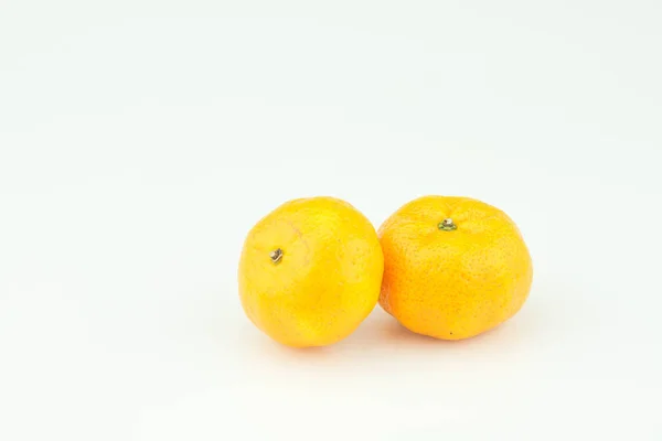 Апельсинові фрукти ізольовані на білому фоні — стокове фото