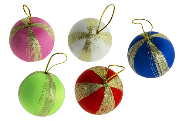 Kleurrijke kerstbal geïsoleerd op witte achtergrond. Selectief — Stockfoto