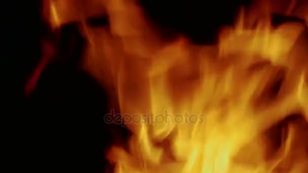 火在黑暗中燃烧 — 图库视频影像
