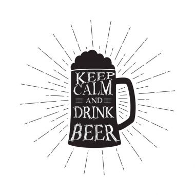 Vektör sakin olun ve bira - alıntı bira kupa içinde iç. Tek renkli vintage bira teklif. Beyaz izole.