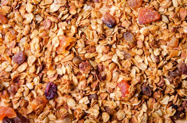 Tatlım, yulaf ezmesi, fındık, Kuru üzüm, kızılcık ve kuru kayısı ile ev yapımı granola