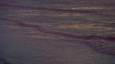 İnişli çıkışlı dalgalar soyut çapraz işleme