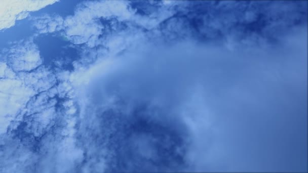 Dramatische blaue Wolkenlandschaft — Stockvideo