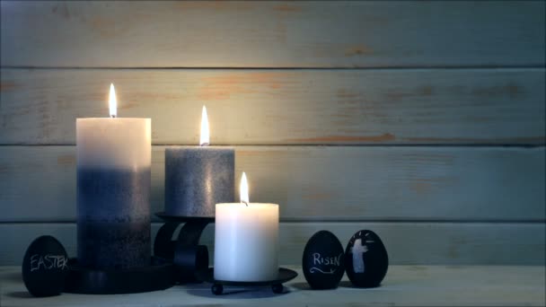 Candele di vacanza in legno di uovo di Pasqua urbana blu — Video Stock